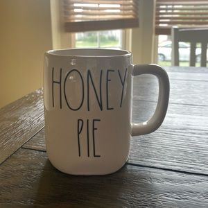 Rae Dunn Honey Pie mug